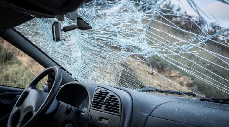 Read more about the article How insurance covers auto glass