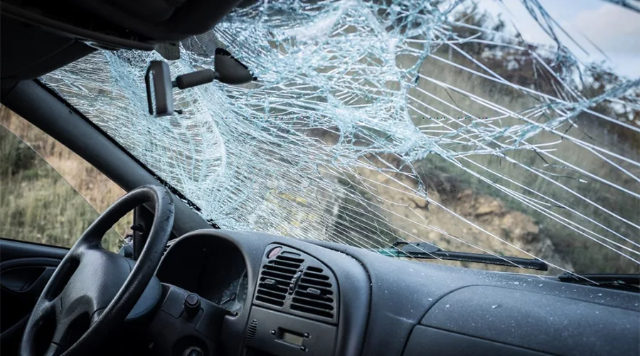How insurance covers auto glass