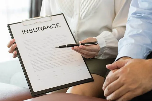Read more about the article Auto insurers and auto glass repair contractors spar over claim abuses