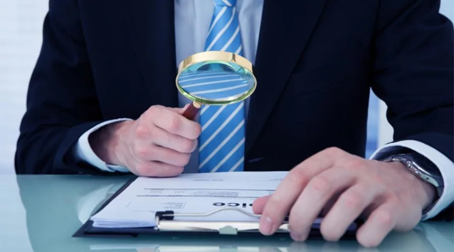 You are currently viewing Don’t get sucked into auto glass repair insurance fraud scams