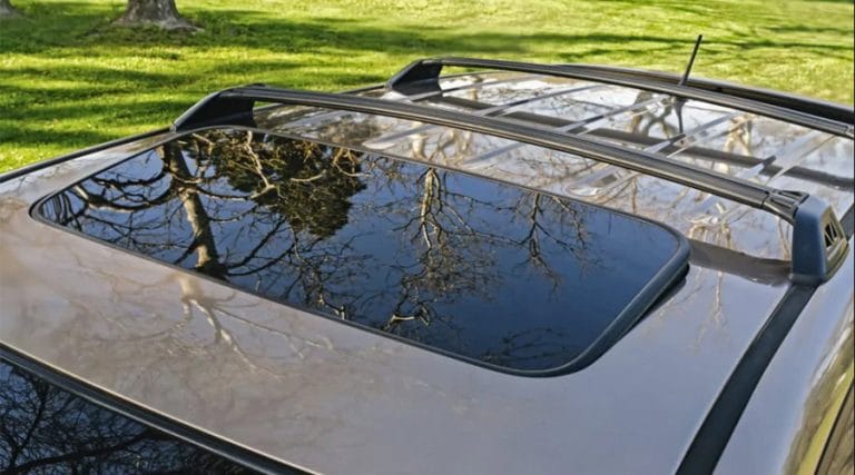 Read more about the article Laminated glass offers superior protection than tempered for exploding sunroofs