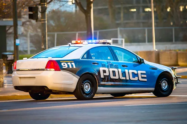 Read more about the article Deputy safe after rock thrown at windshield causes crash