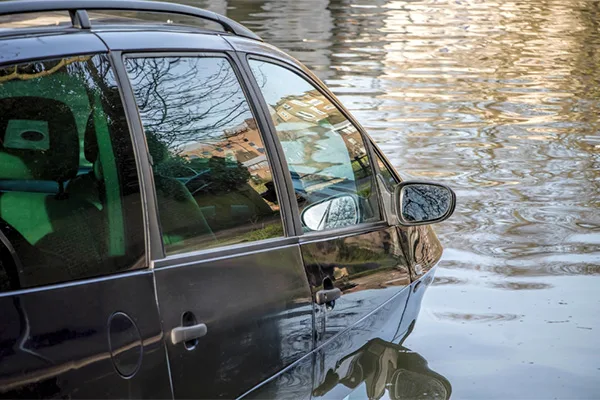 Read more about the article Laminated glass side windows make emergency escapes difficult