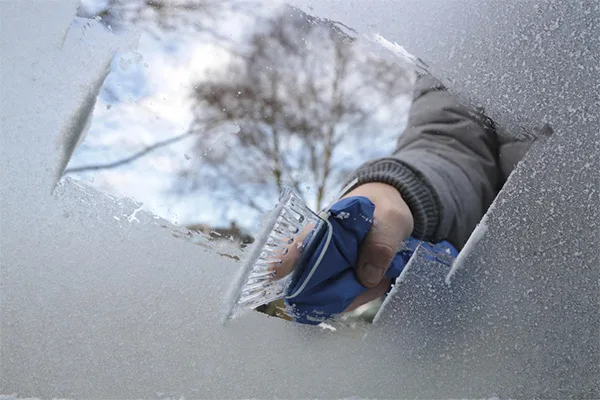 Read more about the article Are heated ice scrapers an effective method for clearing your windshield?