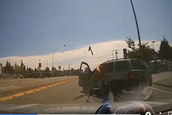 Read more about the article Hammer thrown at windshield in road rage incident