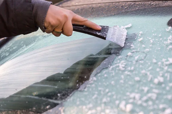 Read more about the article Removing ice buildup from your windshield the RIGHT way