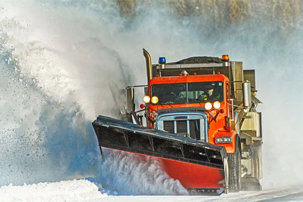 Read more about the article SUV windshield smashed by snow from plow truck going opposite direction