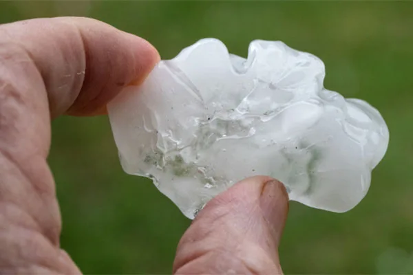 You are currently viewing Dealing with hail damage to your windshield
