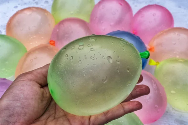 Read more about the article Water balloon suspected cause for shattering woman’s windshield