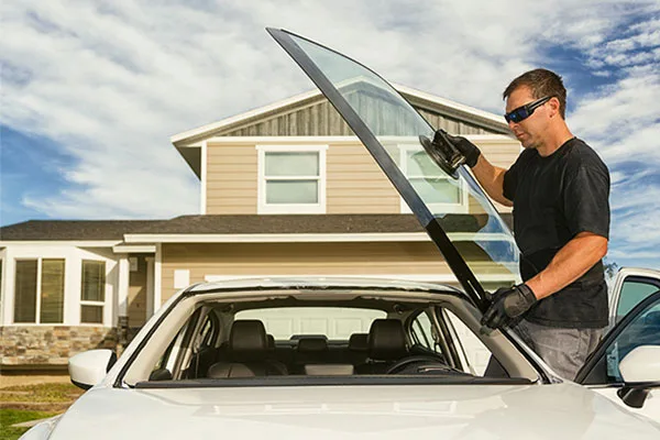Read more about the article The headaches of dealing with a broken windshield in the 2020’s